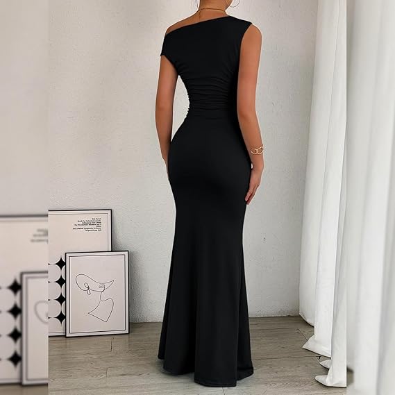 Robe Longue Noire Élégance Royale