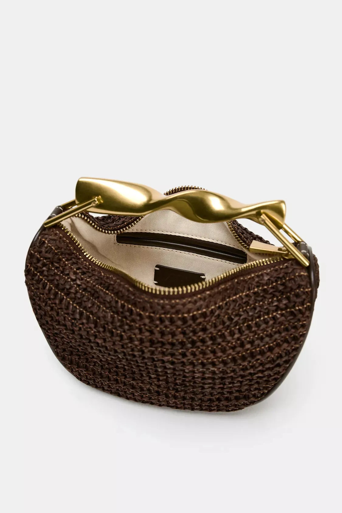 Sac à Main de Soirée Tressé Marron Chocolat avec Poignée Métallique Dorée Torsadée